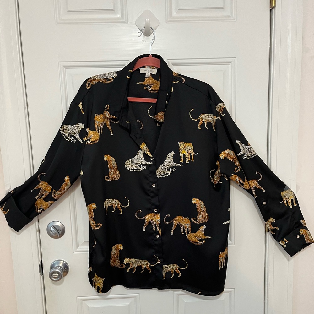 Umgee Black Silk Shirt with Leopard Accents
PTP 26.5 L 30
